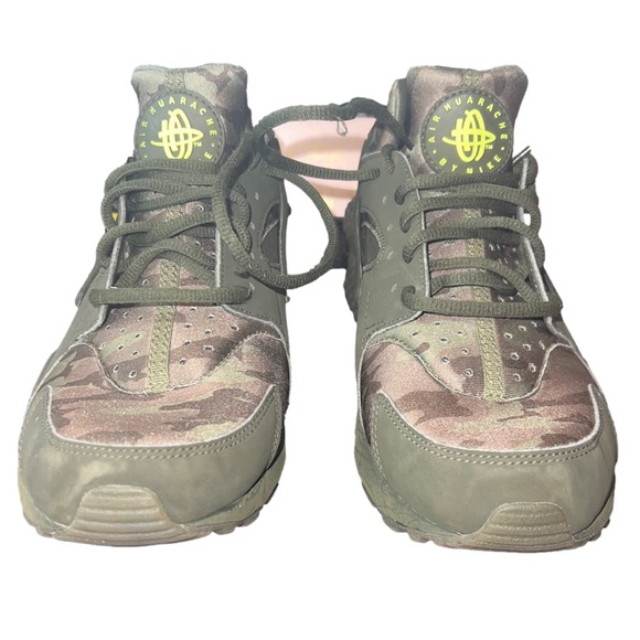 Air Huarache by Nike Green Camo, Size 9 - Picture 3 of 8